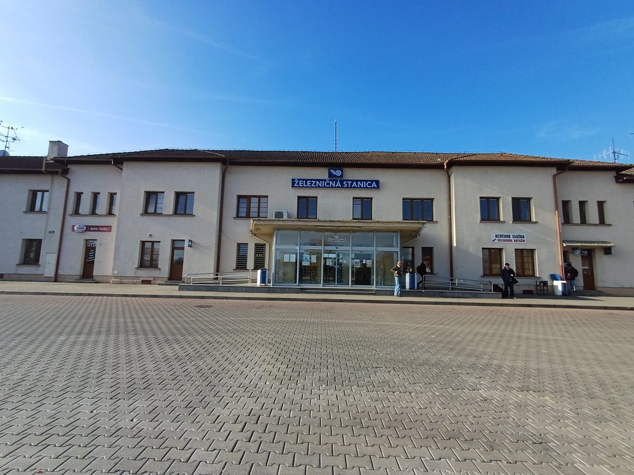File:Railway station Levice.jpg