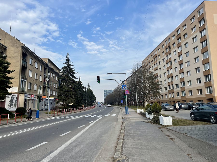 File:Obrancov mieru Dubnica nad Váhom.jpg