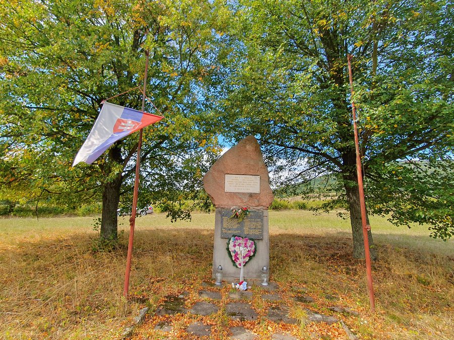 File:20250822 pomnik partizanom Orovnica.jpg