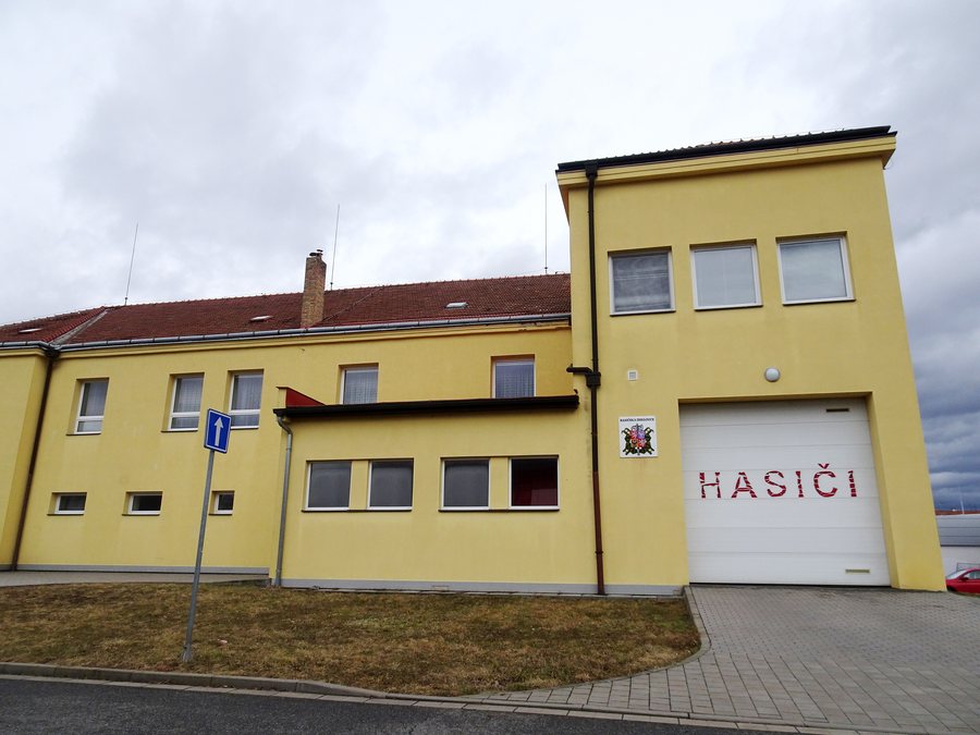 File:Kroměříž, 3. pluku, hasiči.jpg
