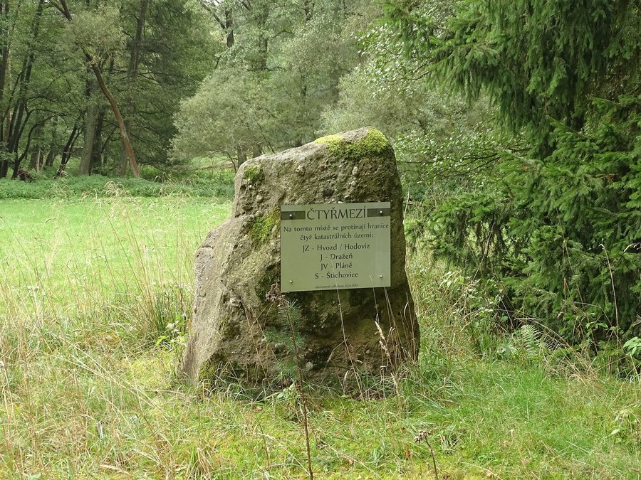 File:Čtyřmezí – Hodoviz, Dražeň, Pláný, Štichovice, na šířku.jpg