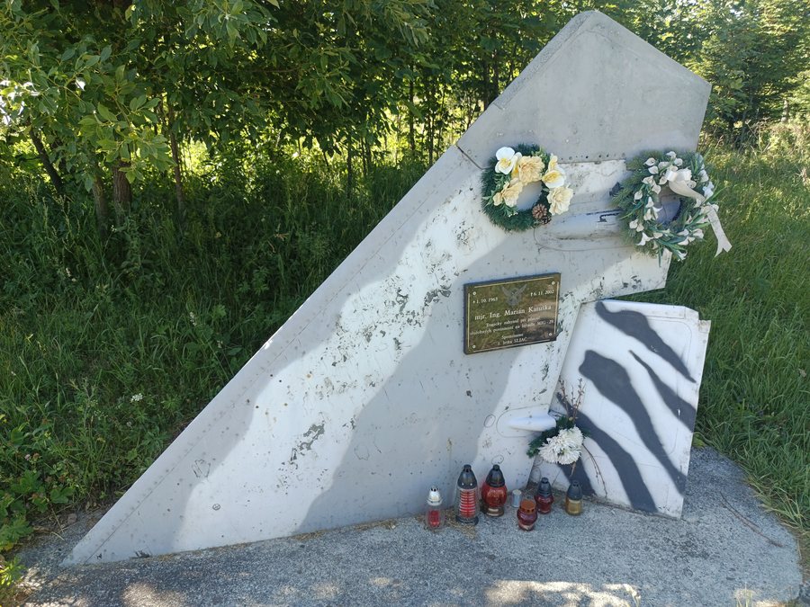 File:Pilot Marián Katuška Memorial, Grajnár, Hnilčík, okres S.jpg