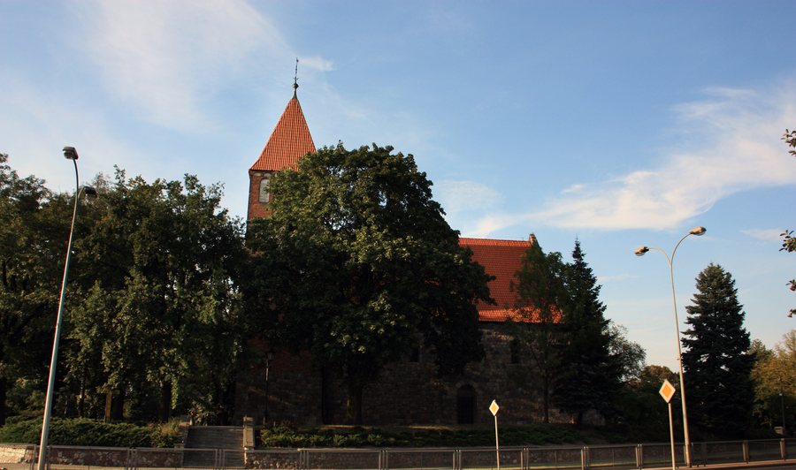 File:Kościół par. p.w. NMP Inowrocław AW.jpg