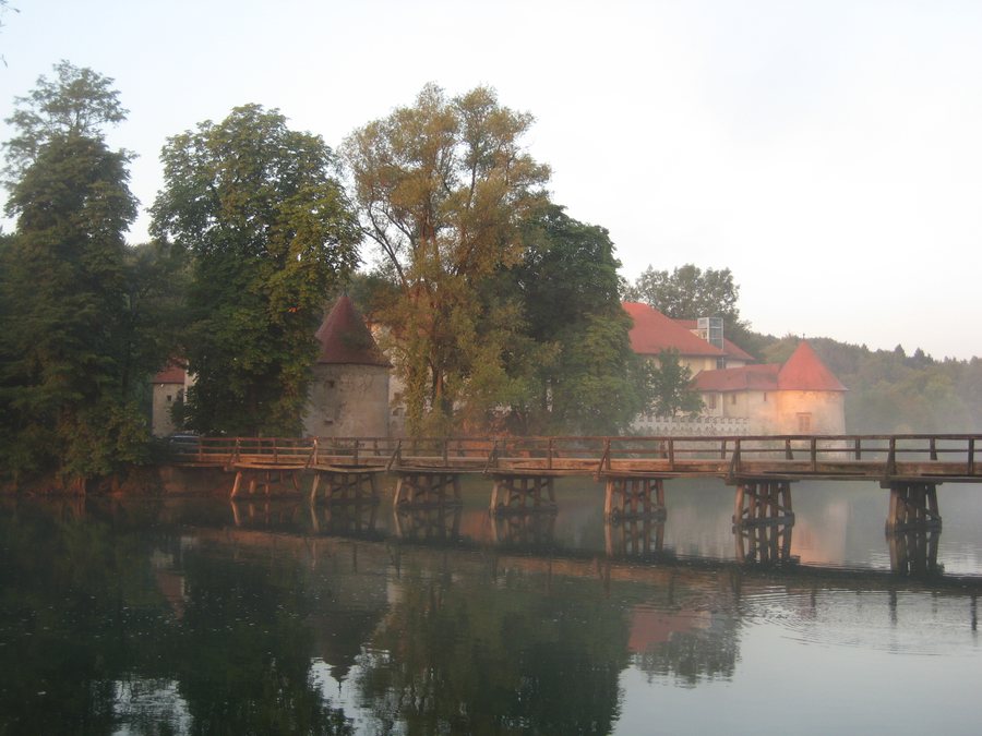 File:Otocec-Hotel1.JPG
