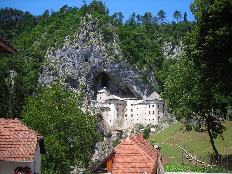 File:Predjama - Grad Predjama 3822.JPG