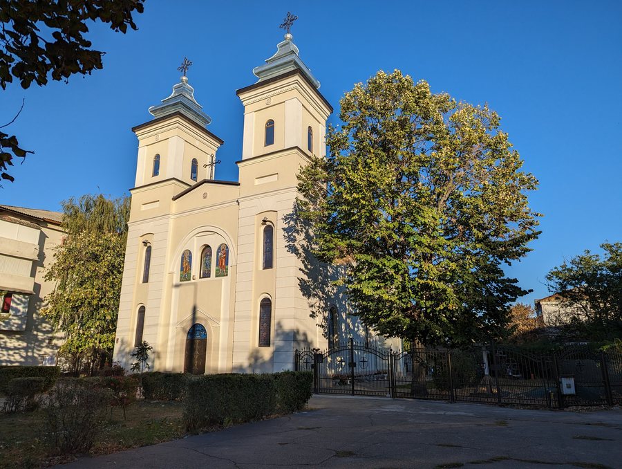File:Biserica „Sf. Apostoli” de la Ocol, Focșani 02.jpg