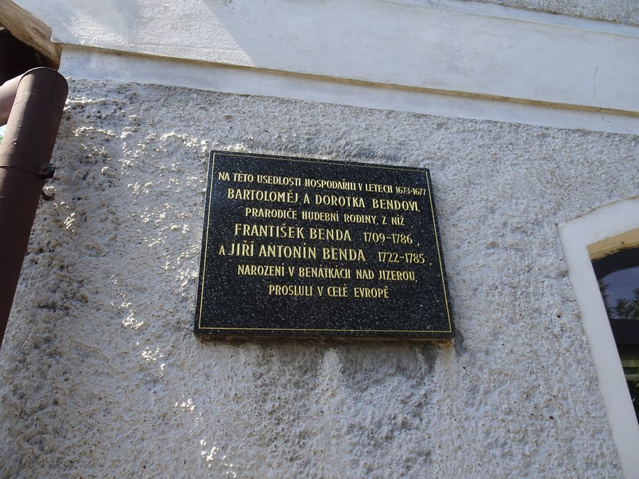 File:Lázně Toušeň, Hlavní 27, pamětní deska.jpg