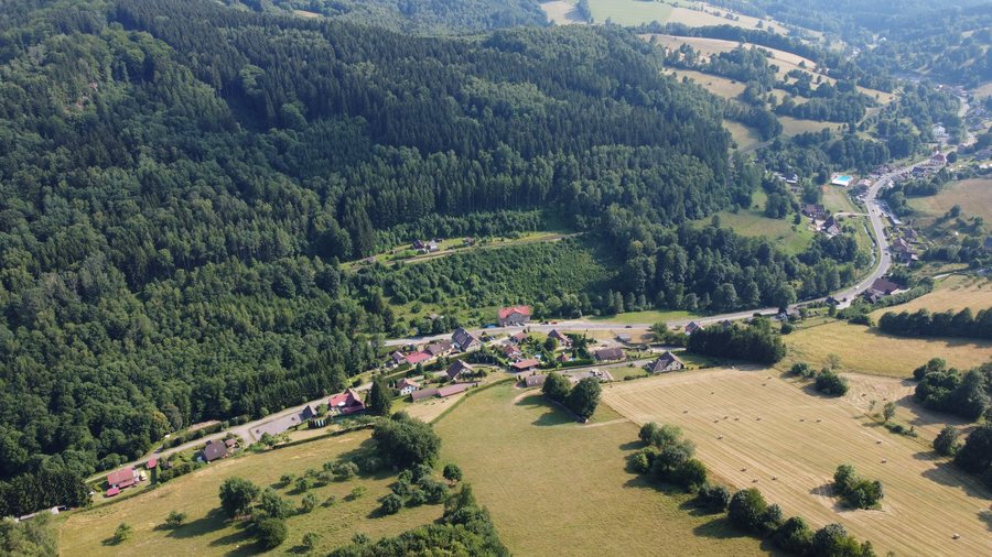 File:Petříkovice z lotu ptaka.jpg
