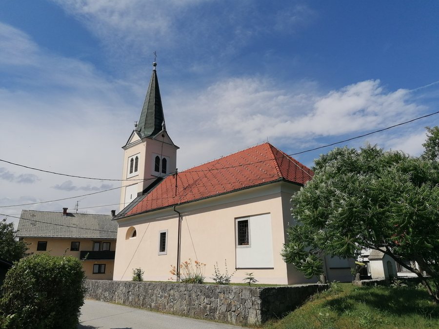 File:Cerkev, Ponikve, Dobrepolje 01.jpg