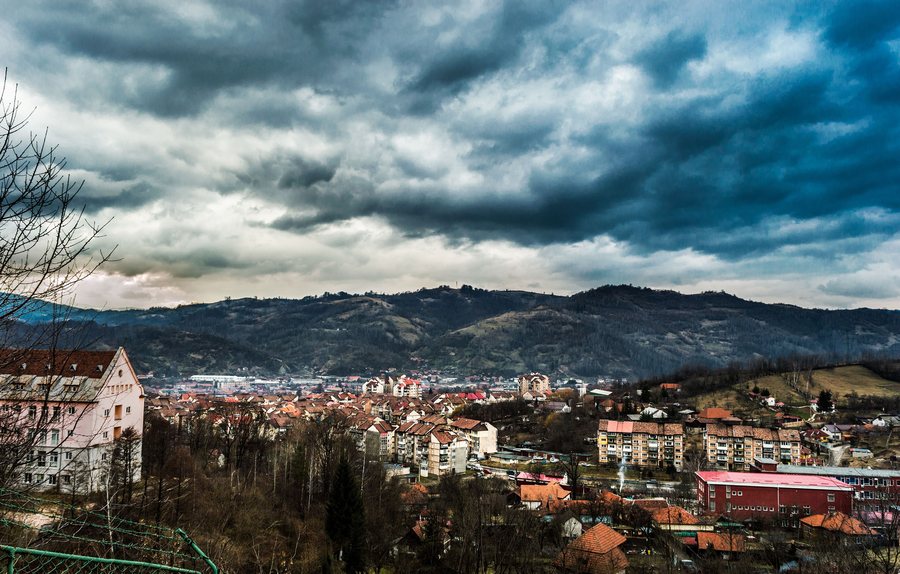 File:Petrosani Town.jpg