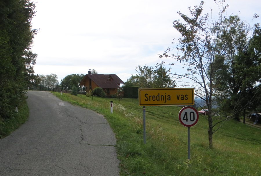 File:Srednja Vas Radovljica Slovenia.jpg