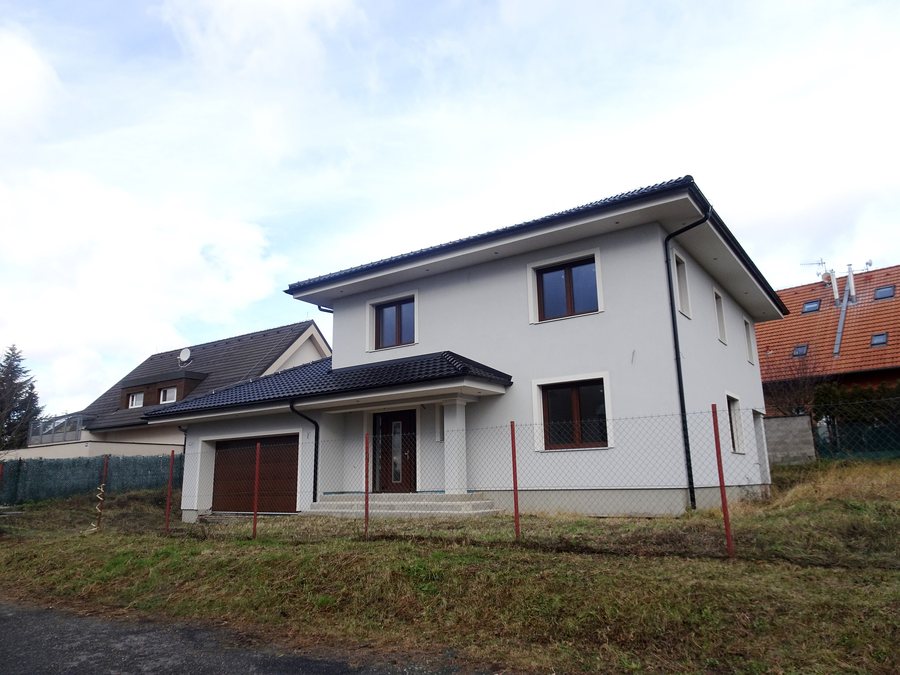 File:Jirny, Bezručova 505.jpg