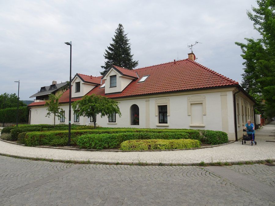 File:Dobřichovice, 5. května 10.jpg