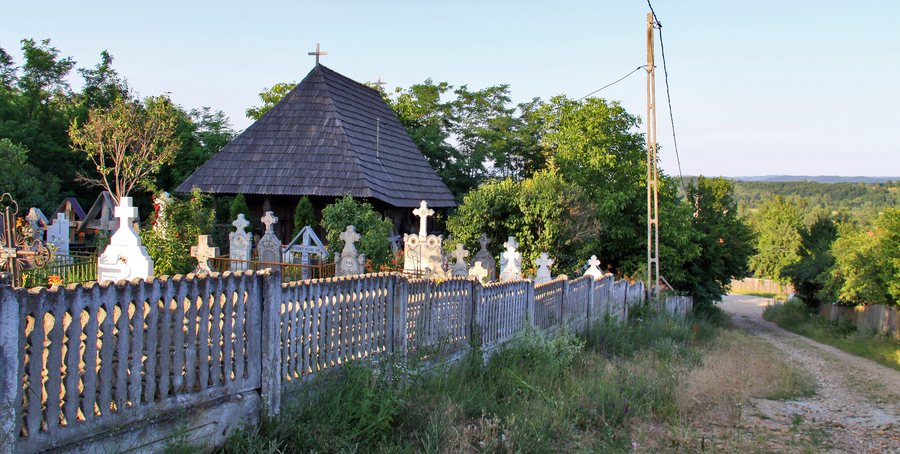File:Comanesti Bita GJ.bislemn.din ulita.jpg