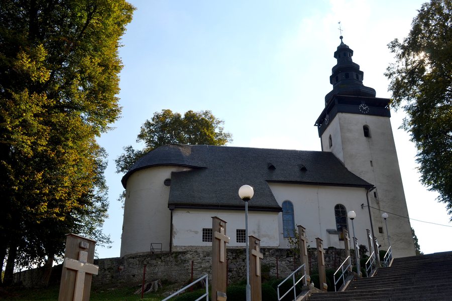 File:Domaniža kostol 01.jpg