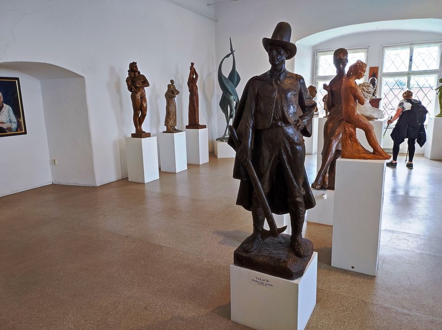 File:Dřevohostice, zámek, síň Jiřího Lendra (3).jpg