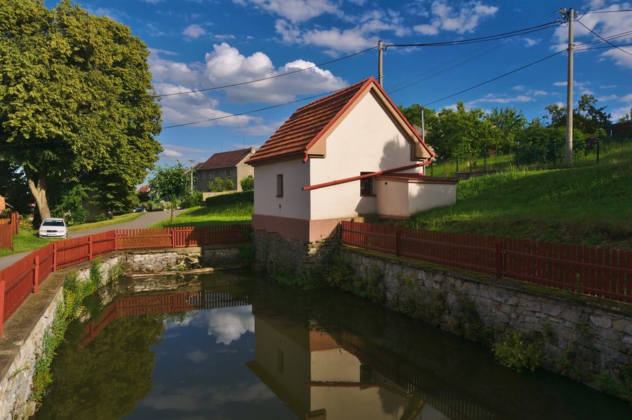 File:Požární nádrž, Polomí, okres Prostějov.jpg