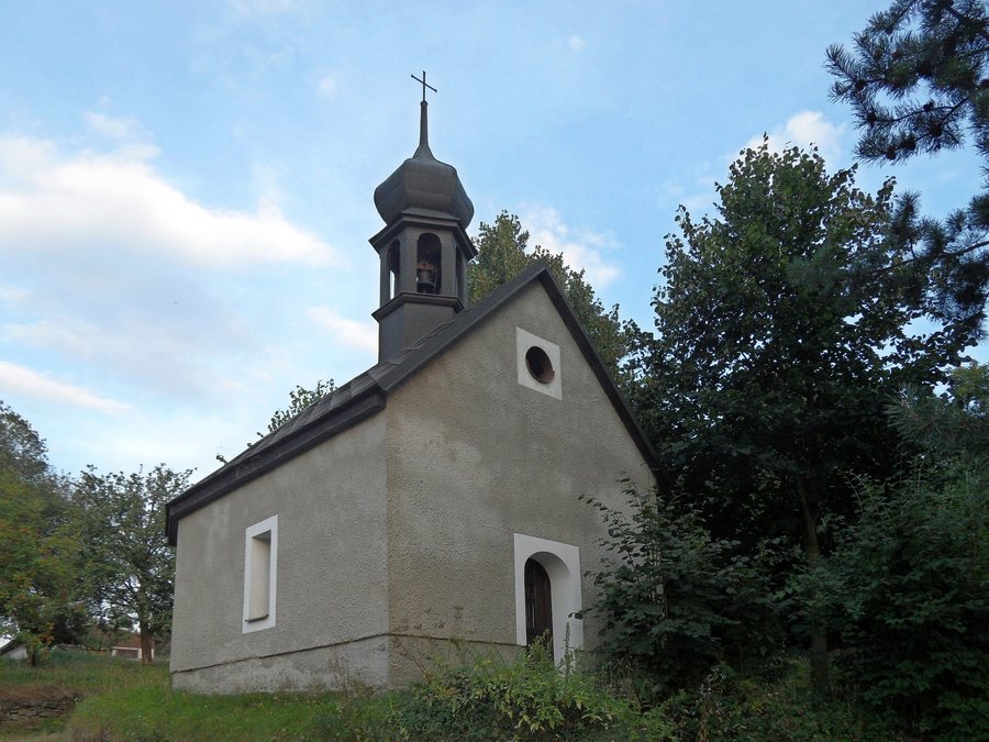 File:Osikov (Bratrušov) 01 Kaple.jpg