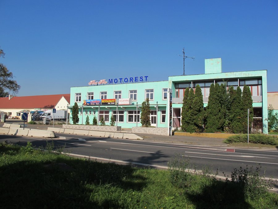 File:Lubenec motorest.JPG