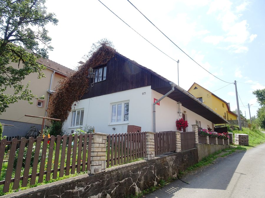 File:Brumov (Brumov-Bylnice), Březová 971.jpg