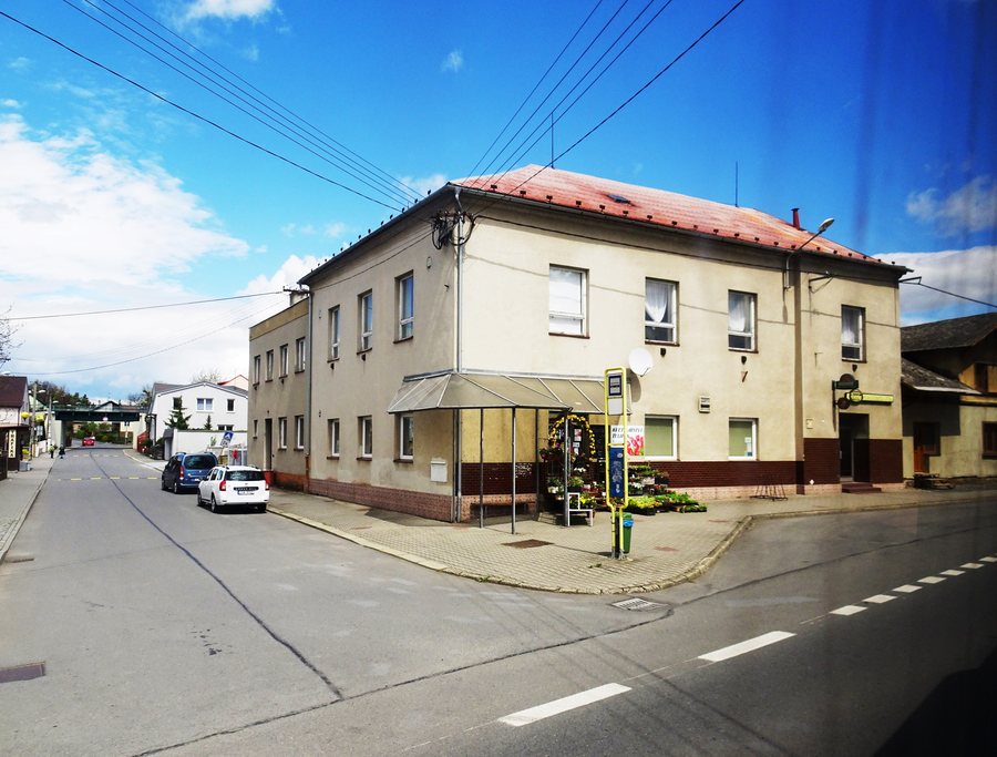 File:Velké Hoštice, hospoda.jpg