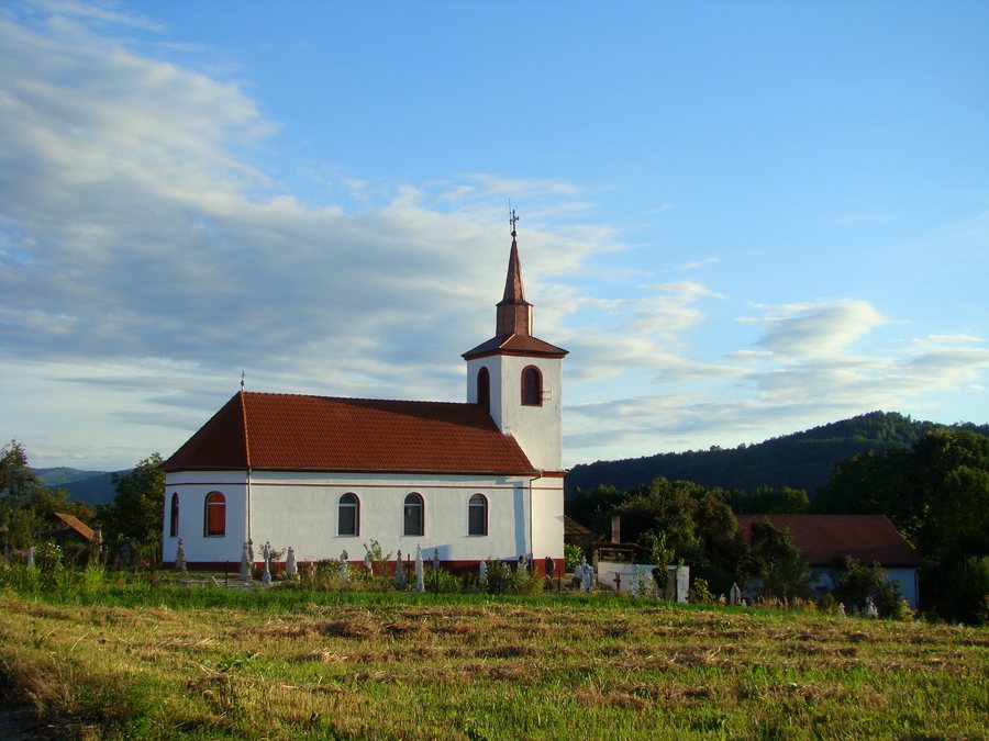 File:Biserica Sfântul Nicolae din Bucium (4).jpg