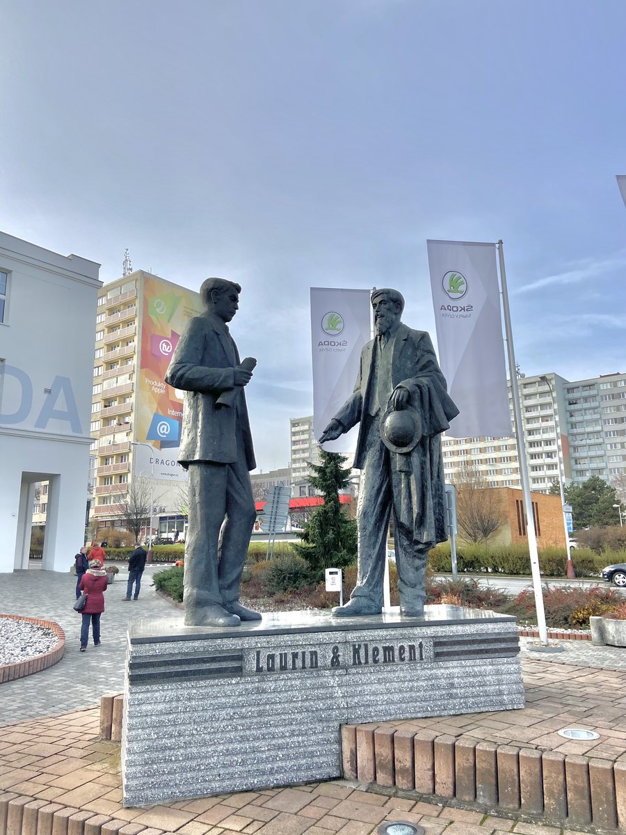 File:Laurin and Klement statue in Mlada Boleslav, Czechia.jpg