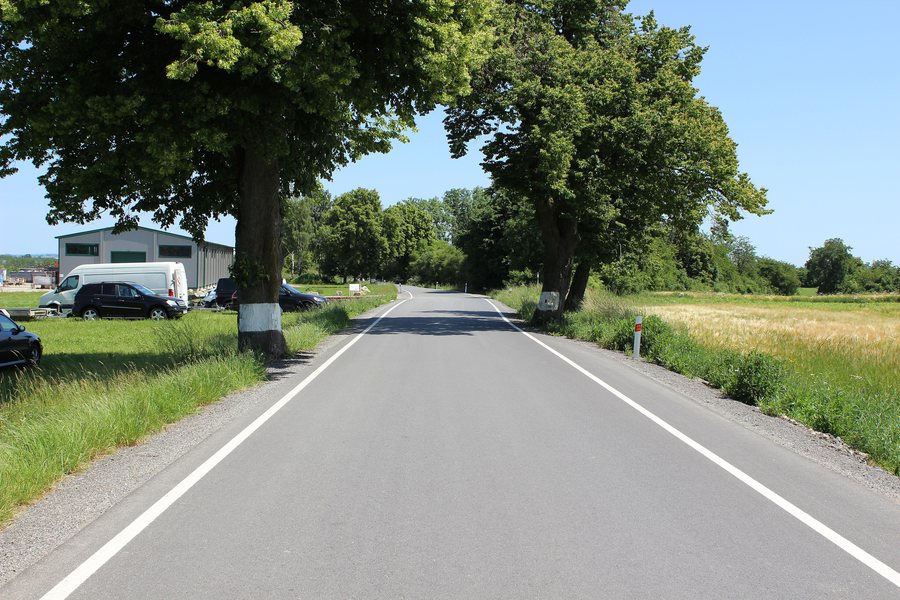 File:Komárovice (Brtnice), silnice číslo 404 u policejního polygonu (1).jpg