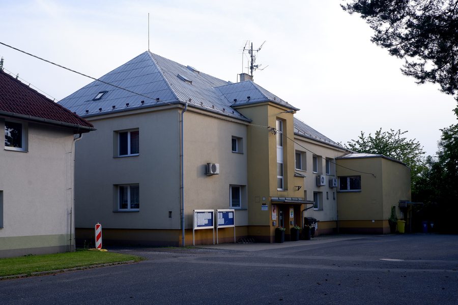 File:Hnojník, obecní úřad.jpg