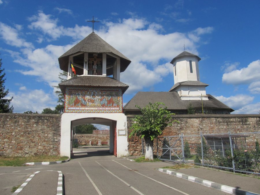 File:Church of the Assumption in Poiana Câmpina, Prahova.01.jpg