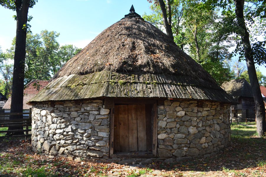 File:Sheep winter shed from Arți, Șugag, Alba in Village Museum, Bucharest.jpg