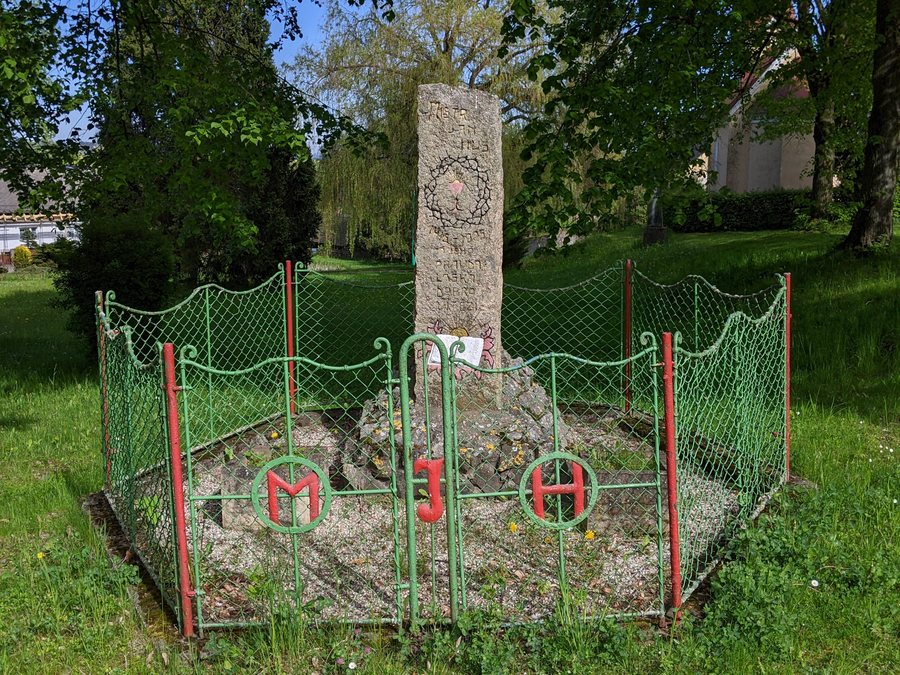File:Horní Bukovina - Husův pomník (1).jpg