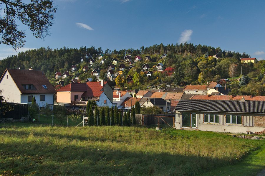 File:Chatová oblast, Myslejovice, okres Prostějov.jpg