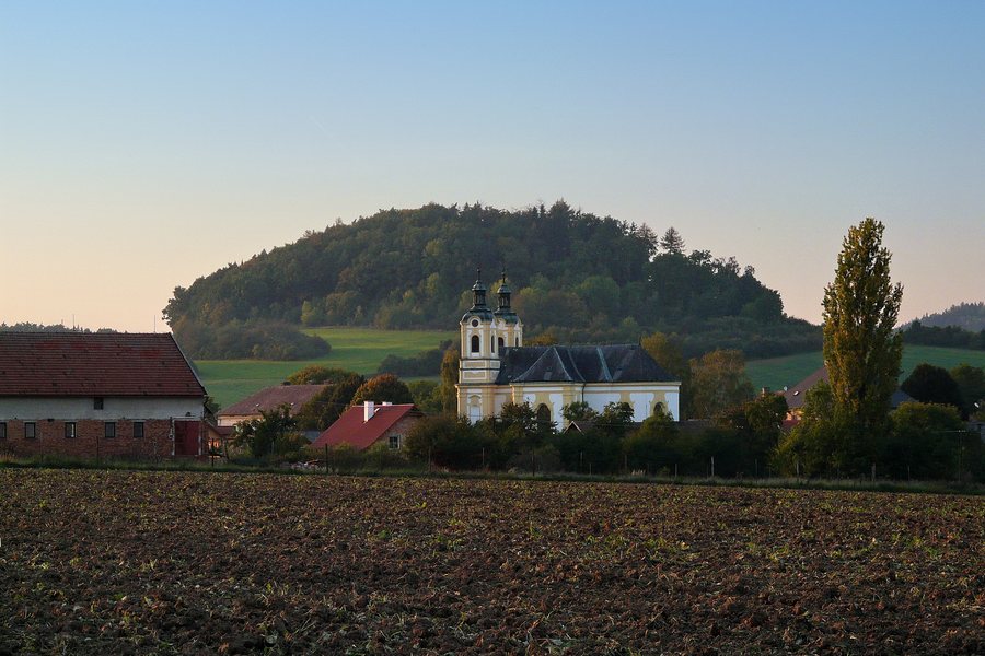 File:Ostružno a Svatá Anna.jpg
