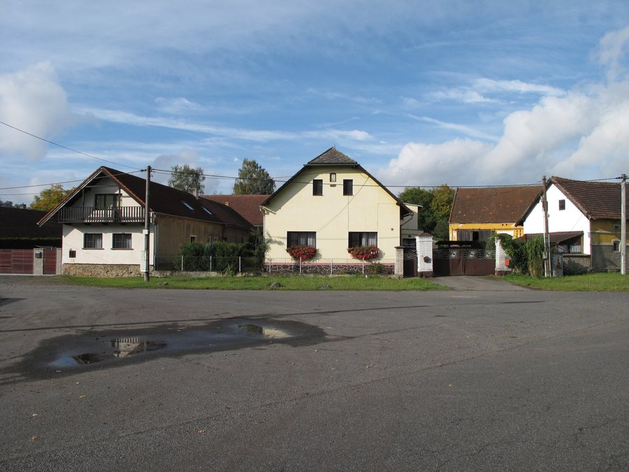 File:Slatina (Chudenice) (001).jpg