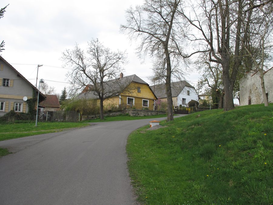 File:Běhařov, cesta II.jpg