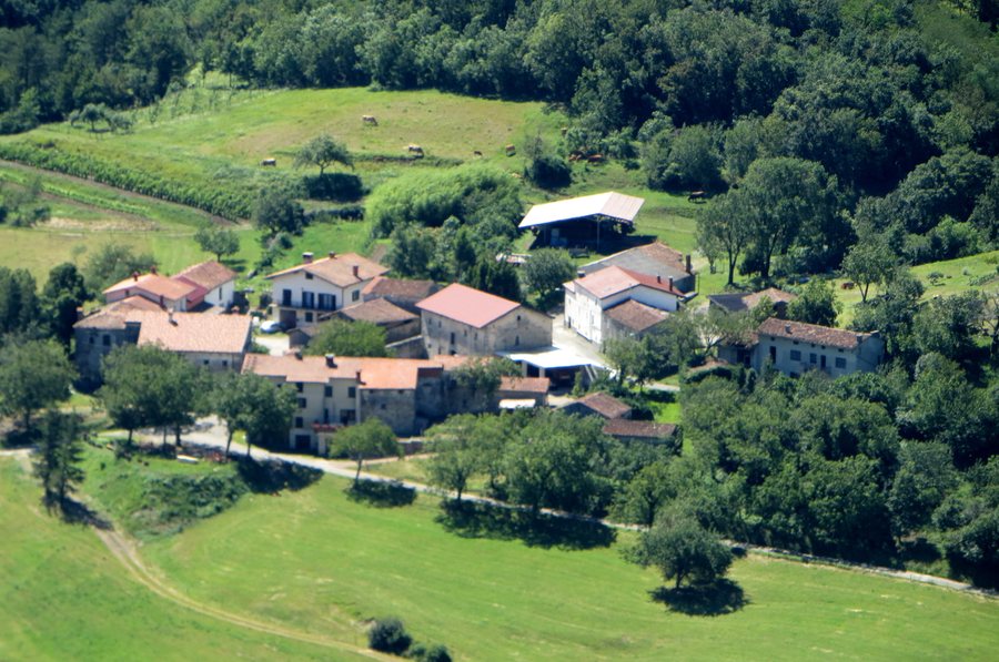 File:Smarje Ajdovscina Slovenia - Hrastje 2.jpg