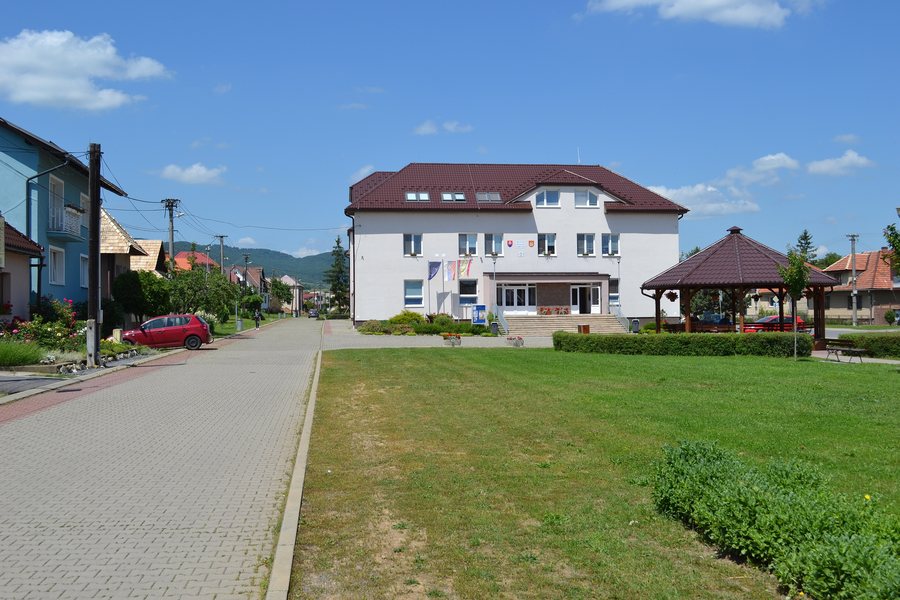 File:Sebechleby - Obecný úrad -a.jpg