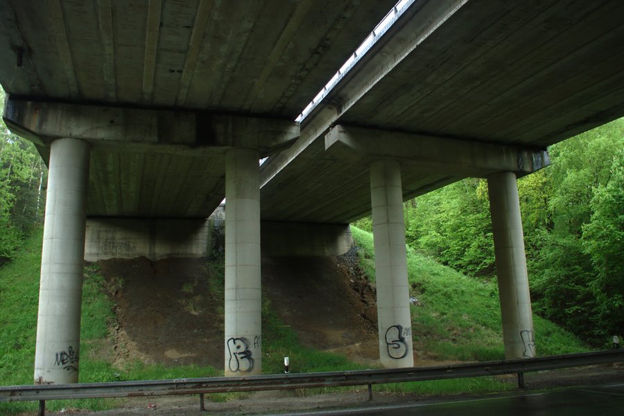File:Hvězdonice, dálniční most.jpg