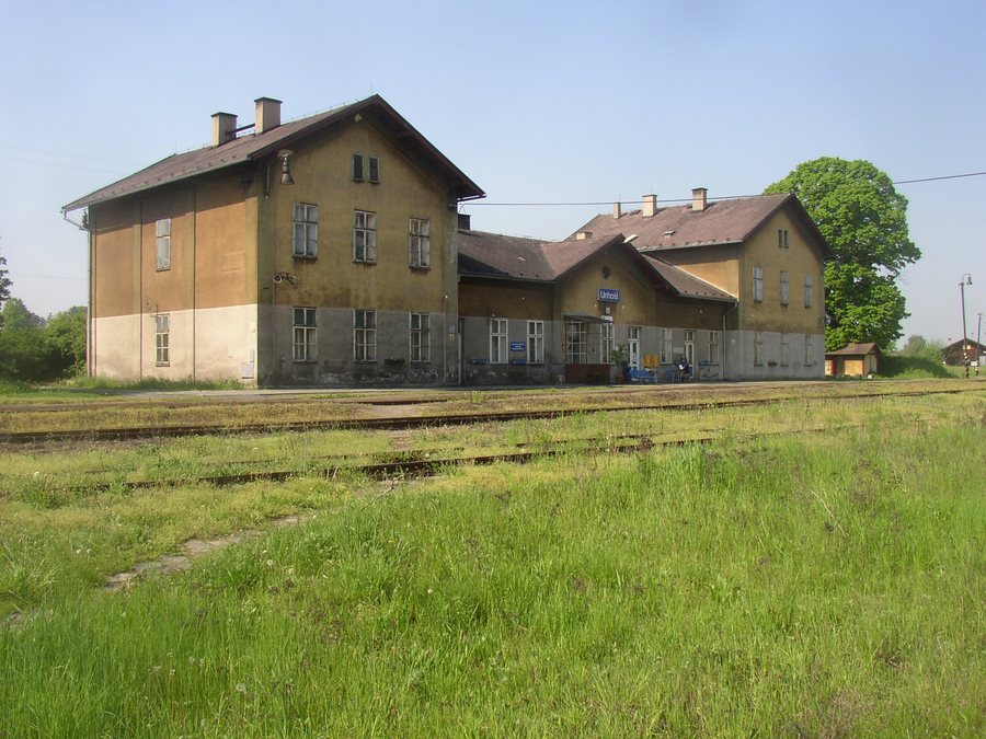 File:Male Pritocno CZ Unhost railway station from NE 175.jpg
