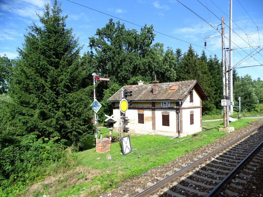 File:Podmoky (HB) čp. 79, strážní domek čp. 187.jpg