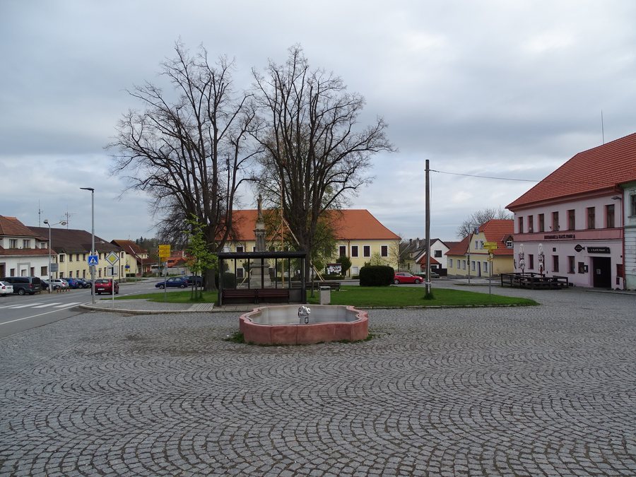 File:Čechtice, nám. Dr. Tyrše, dolní část.jpg
