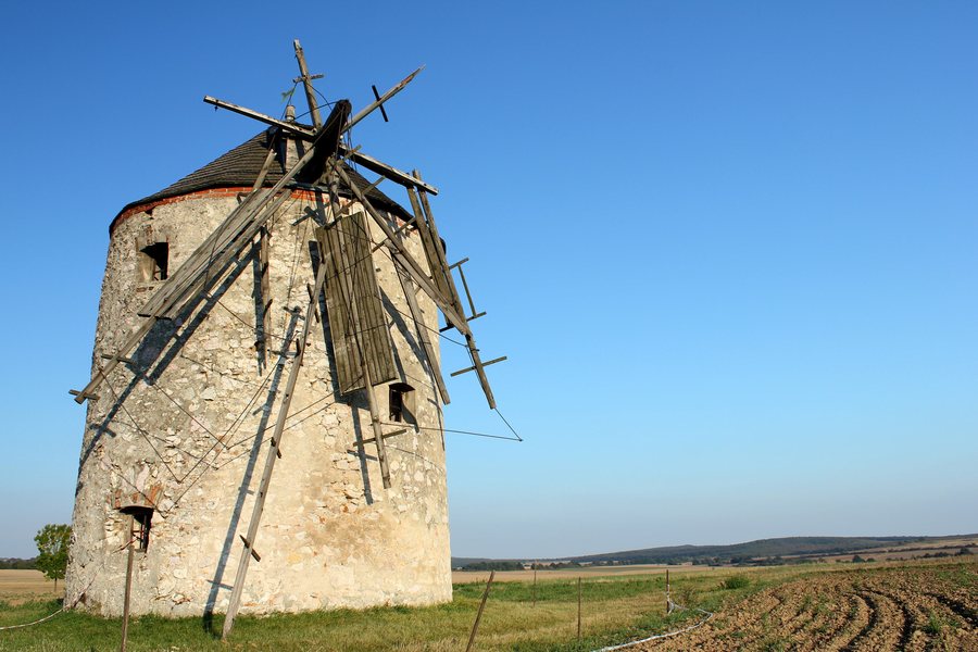 File:Tés, műemlék malom.jpg
