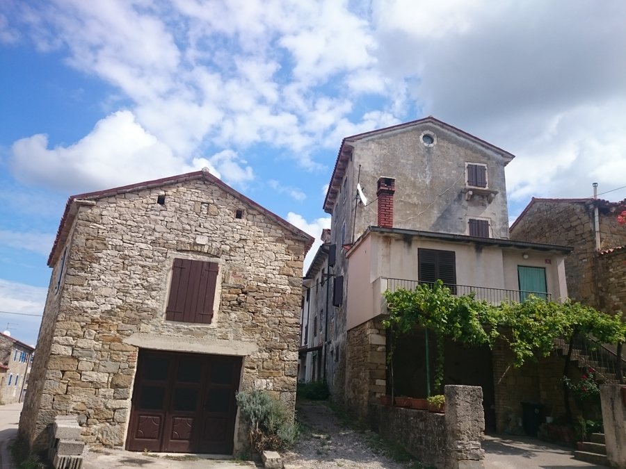 File:Sv. Peter, village core 01.jpg