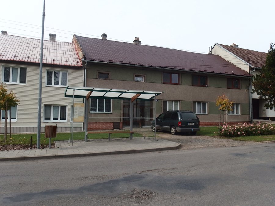 File:Lechotice, zastávka.jpg