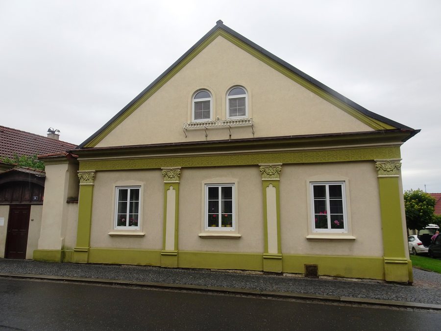 File:Ronov nad Doubravou, Chittussiho nám. 224.jpg