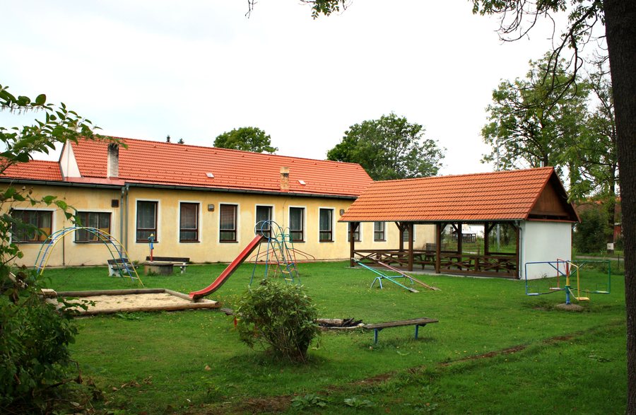 File:Stříbřec, Mníšek, restaurant 2.jpg