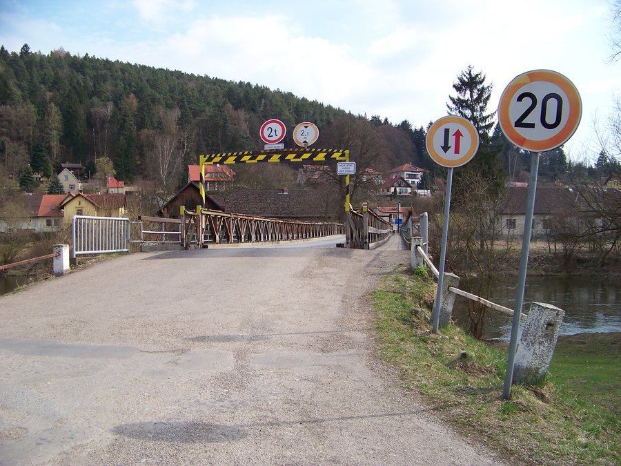 File:Čtyřkoly a Lštění, most přes Sázavu (01).jpg
