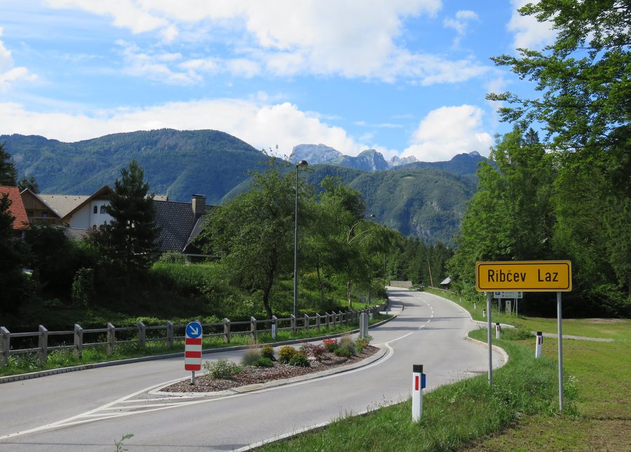 File:Ribcev Laz Slovenia.jpg