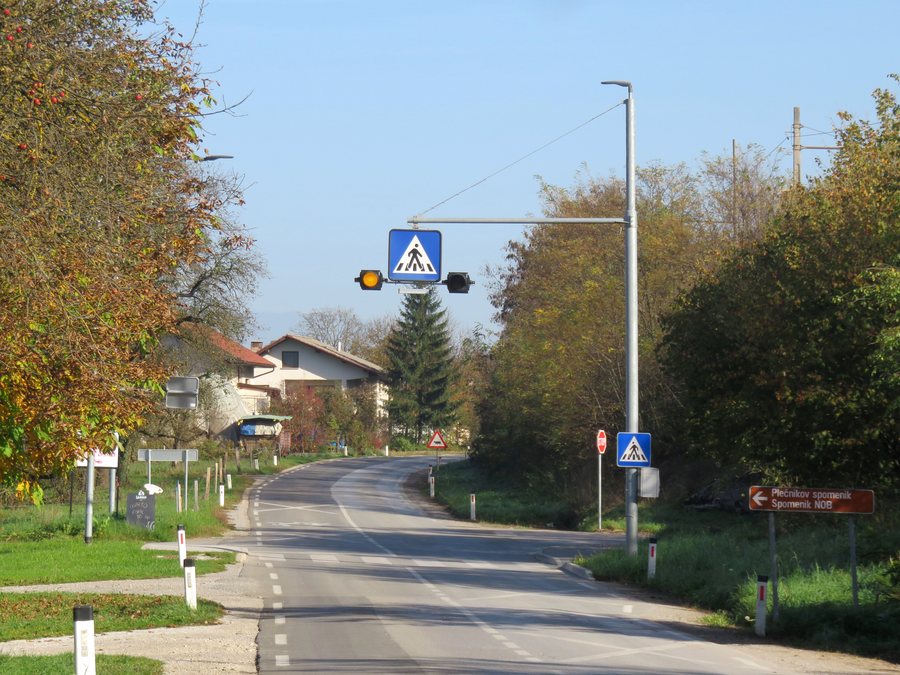 File:Breg pri Borovnici Slovenia 2.jpg